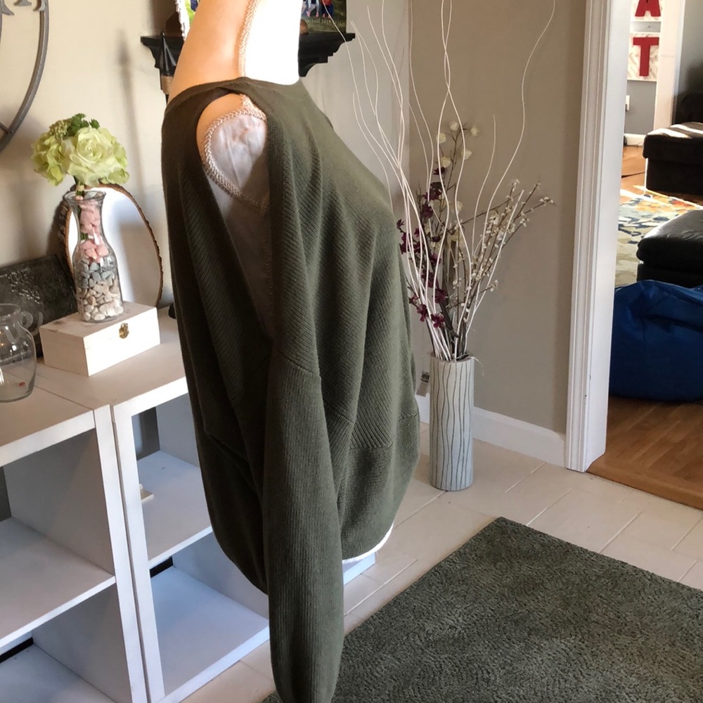 Sweater - Picture 2 of 3